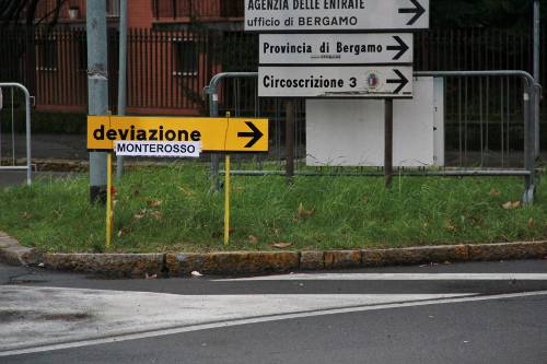 Traffico al rondò del Monterosso