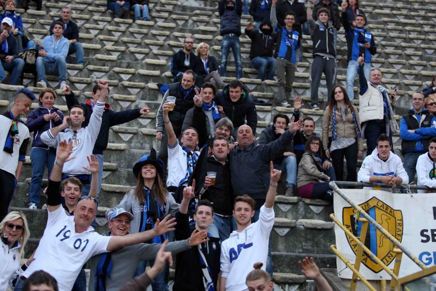 I tifosi accolgono l'Atalanta dei record