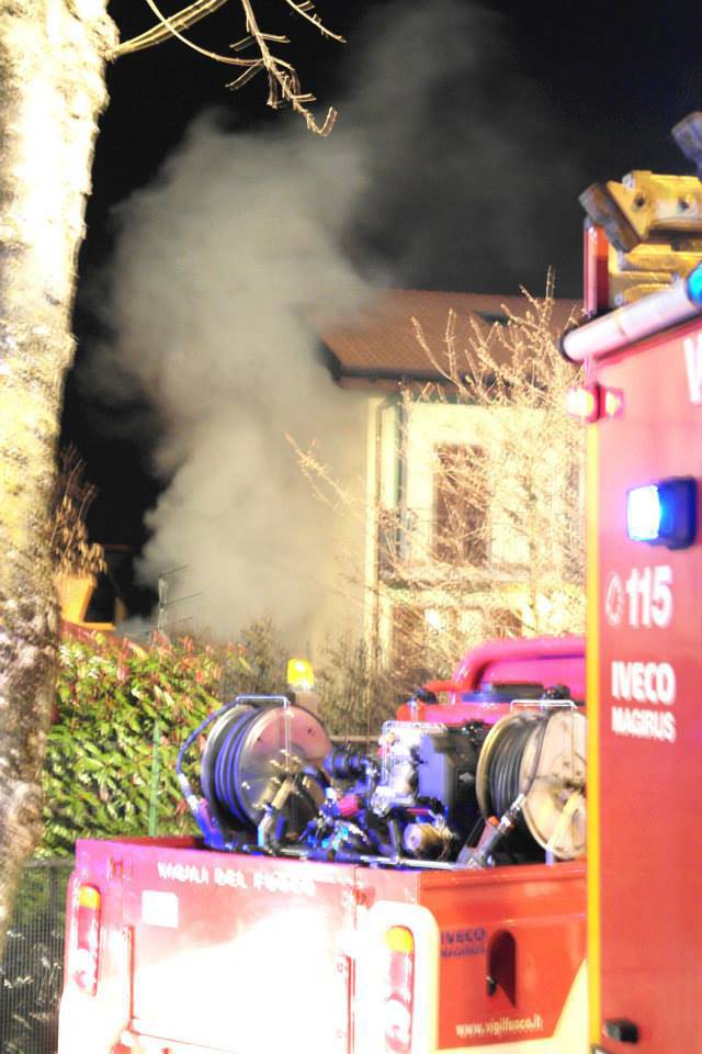 In fiamme autorimessa a Villa d'Ogna