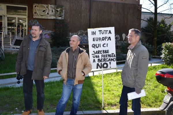 La protesta alle piscine Italcementi