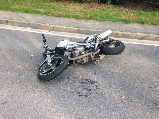 Moto contro camion: muore 41enne