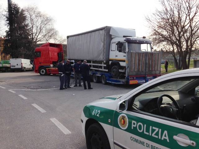 Moto contro camion: muore 41enne