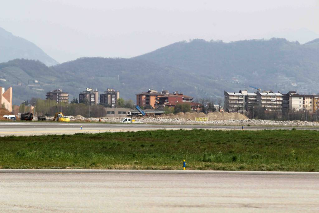 I lavori alla pista dell'aeroporto di Orio