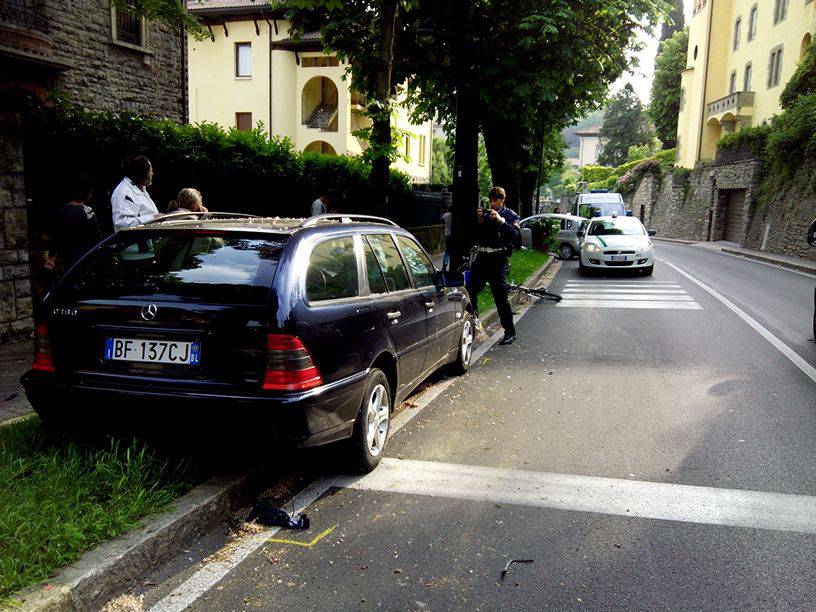 Bergamo: 11enne in bici investito di fronte a casa