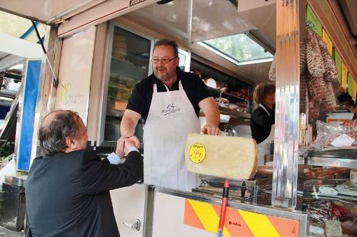 Tentorio al mercato della Malpensata