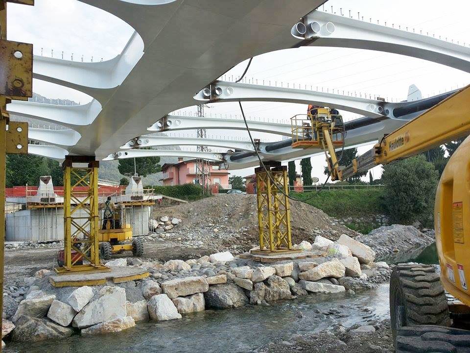 Ponte in costruzione ad Albino