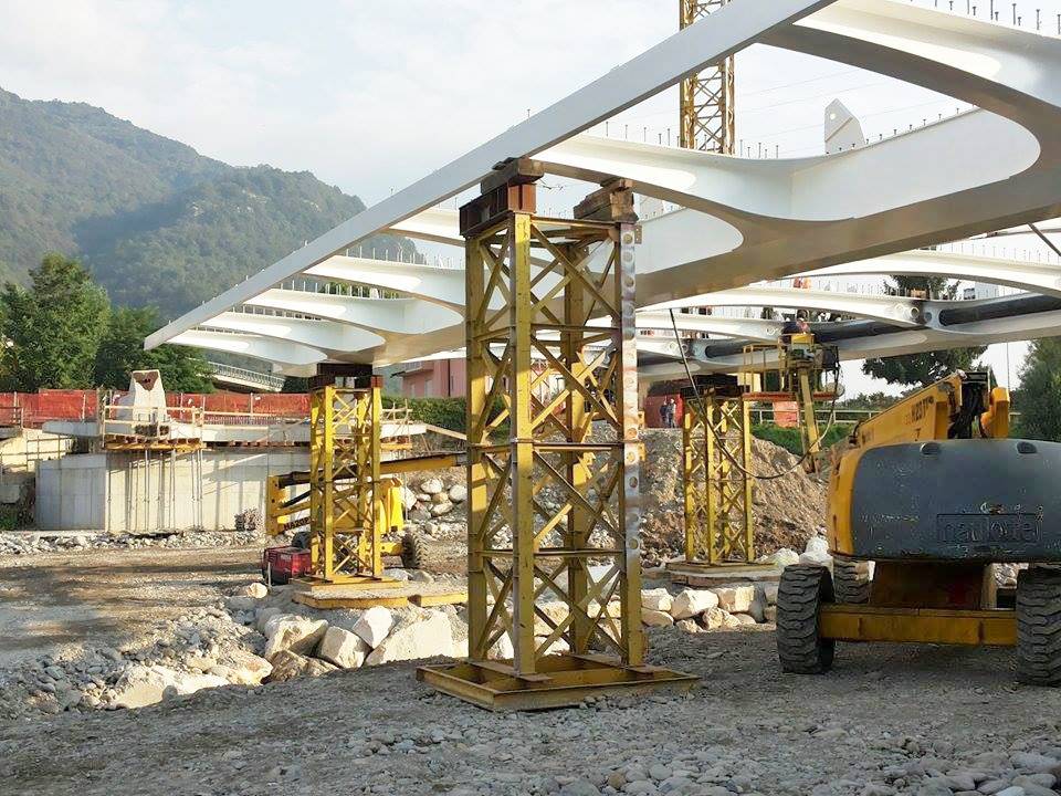 Ponte in costruzione ad Albino