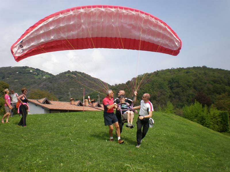 Ragazzi di Gulliver in parapendio con Orobica Volo Libero