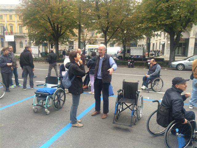 Carrozzine occupano i parcheggi per disabili