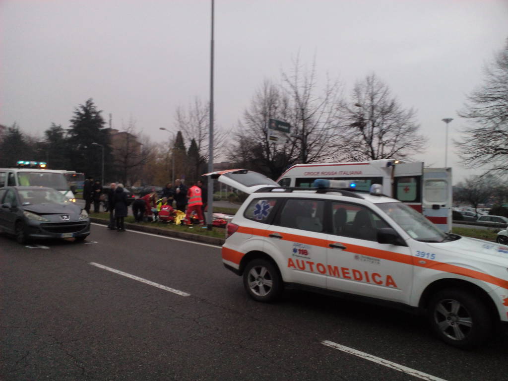 Incidente in via Carducci, muore una donna