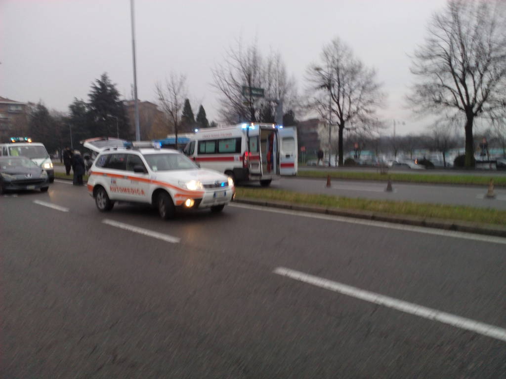 Incidente in via Carducci, muore una donna