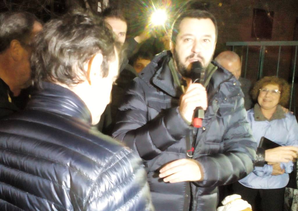 Salvini porta il presepe a Bergamo