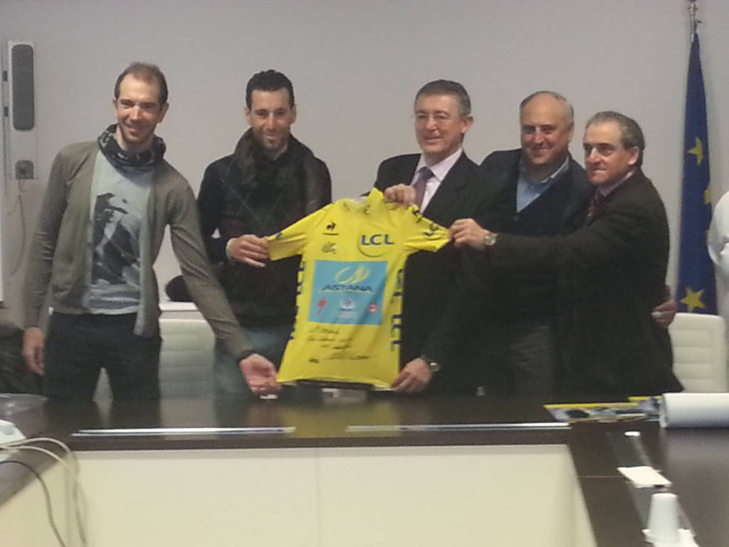 Nibali incontra i bimbi in ospedale