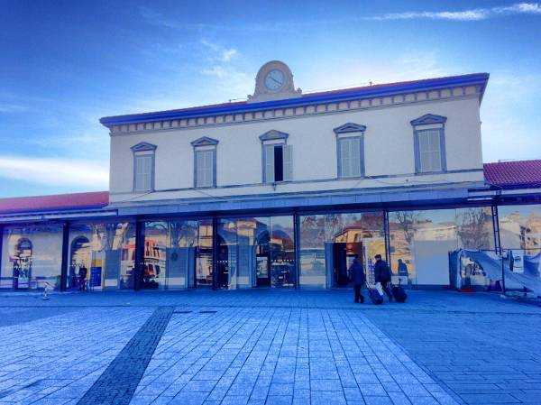 Stazione ancora in ritardo