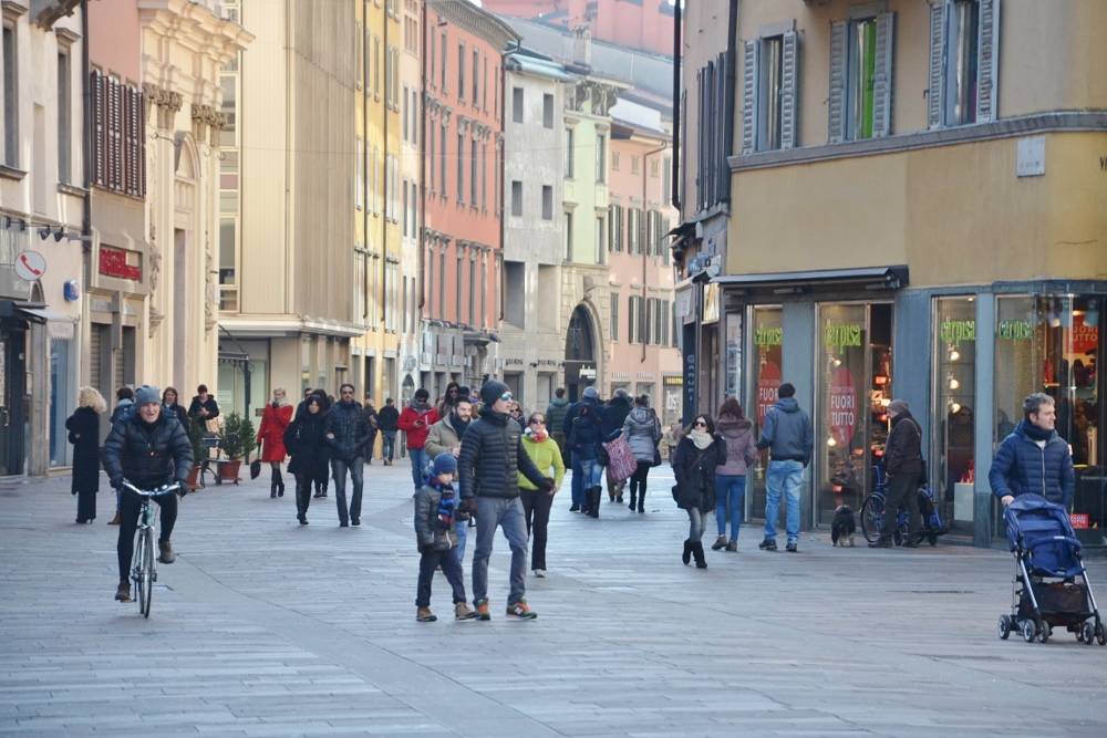 Ztl e negozi aperti: pienone in centro a Bergamo