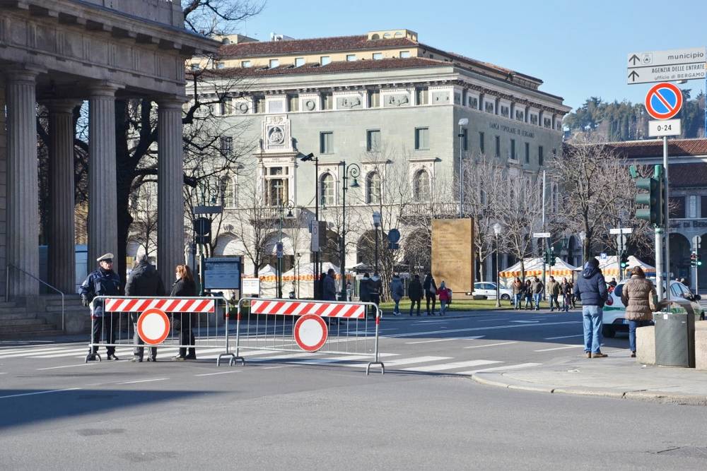 Ztl e negozi aperti: pienone in centro a Bergamo