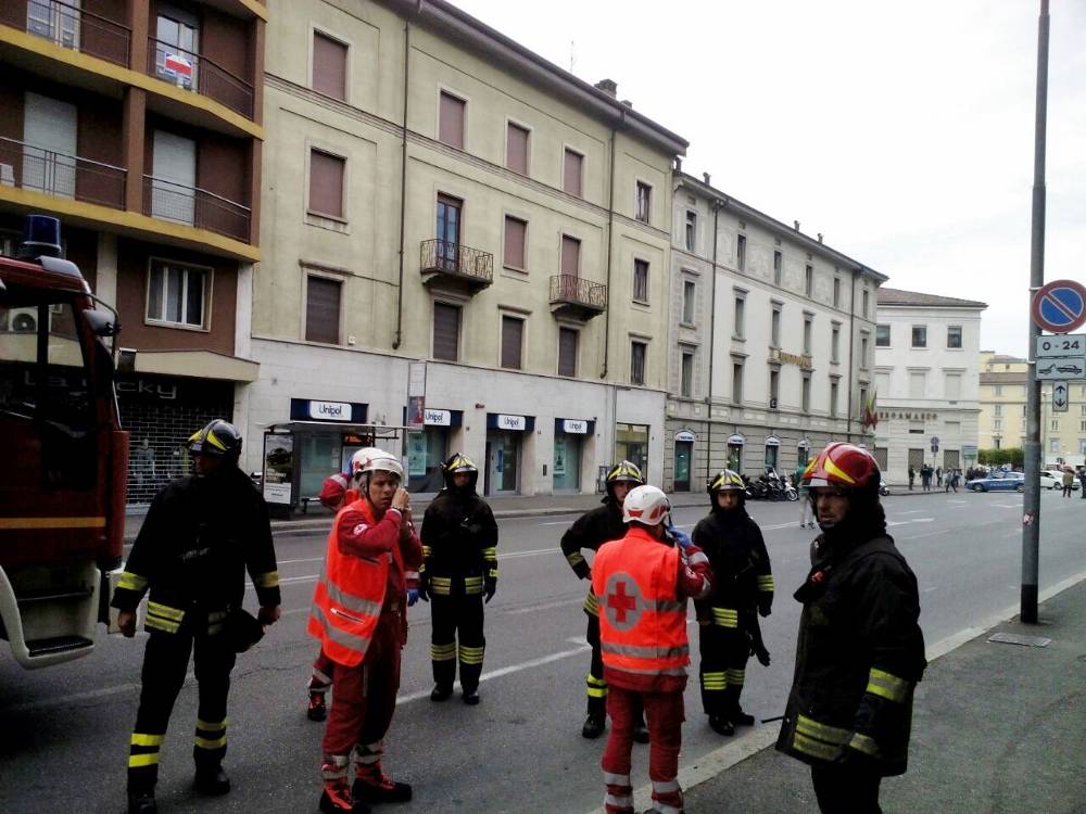 Allarme bomba in via Camozzi