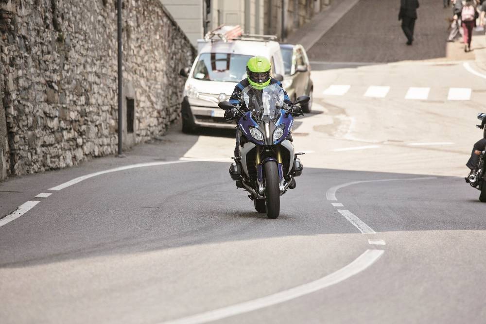 La BMW R 1200 RS sulle Mura di Bergamo