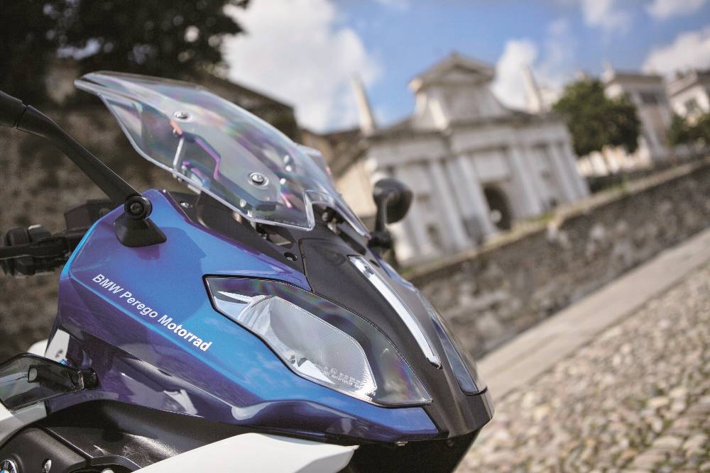 La BMW R 1200 RS sulle Mura di Bergamo