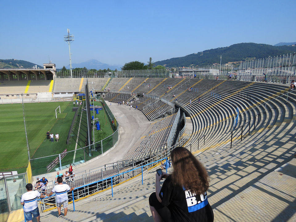 La presentazione dell'Atalanta dalla Curva Nord