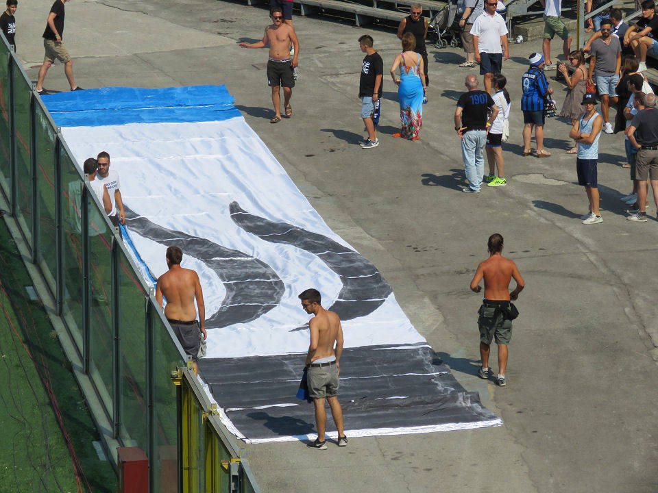 La presentazione dell'Atalanta dalla Curva Nord