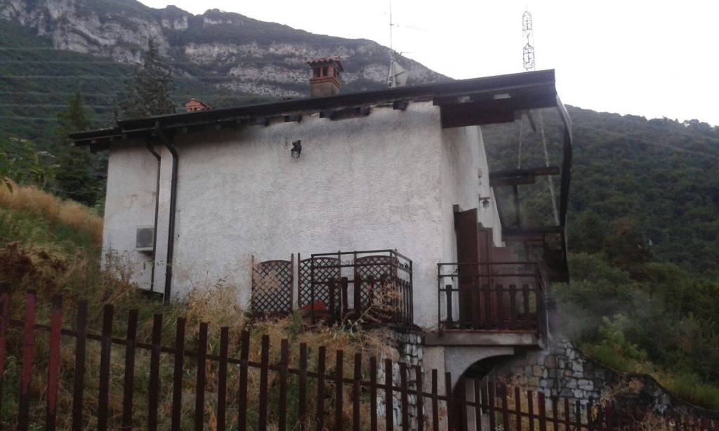 Casazza, incendio distrugge una villa