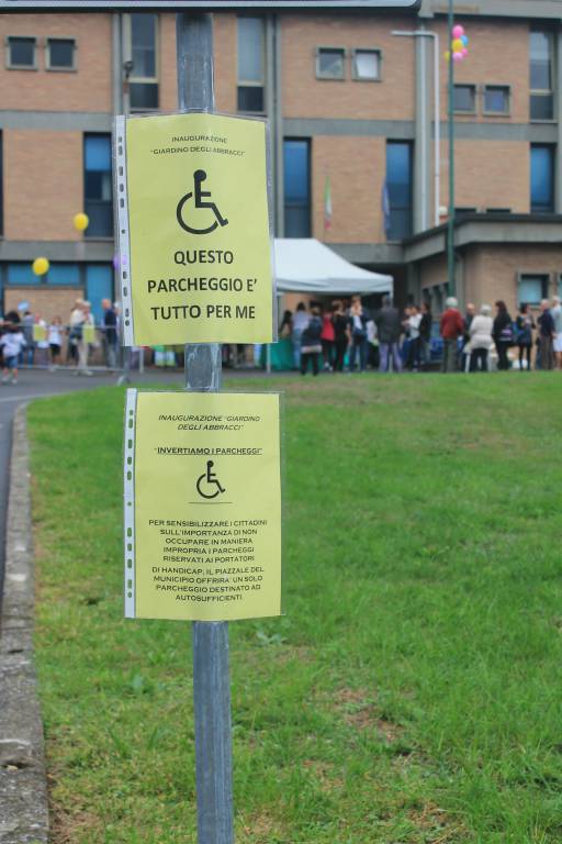 L'inaugurazione del Giardino degli Abbracci