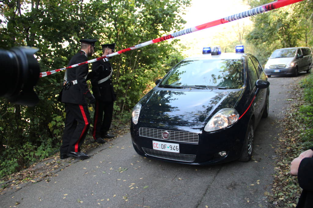 Cadavere in un'auto ad Albino, è giallo