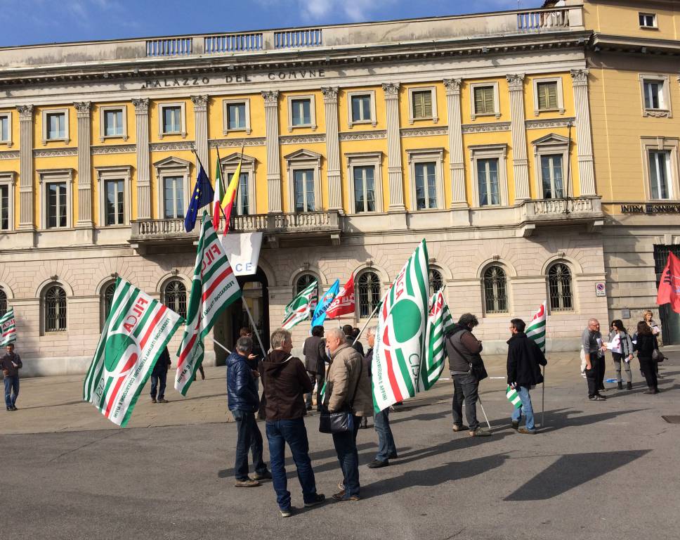 Il flashmob dei lavoratori Italcementi