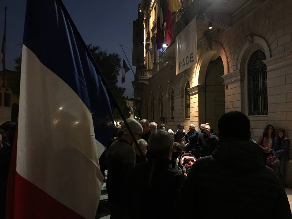 Bergamo in piazza per le vittime di Parigi