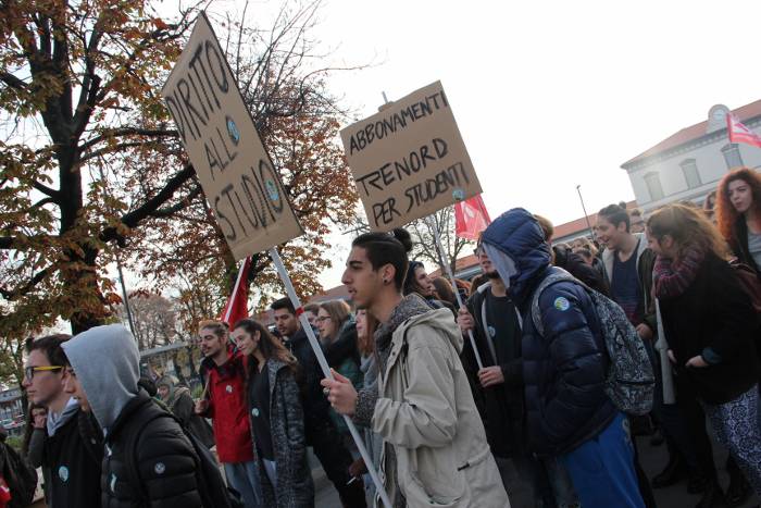 Studenti in corteo: "Più diritti"