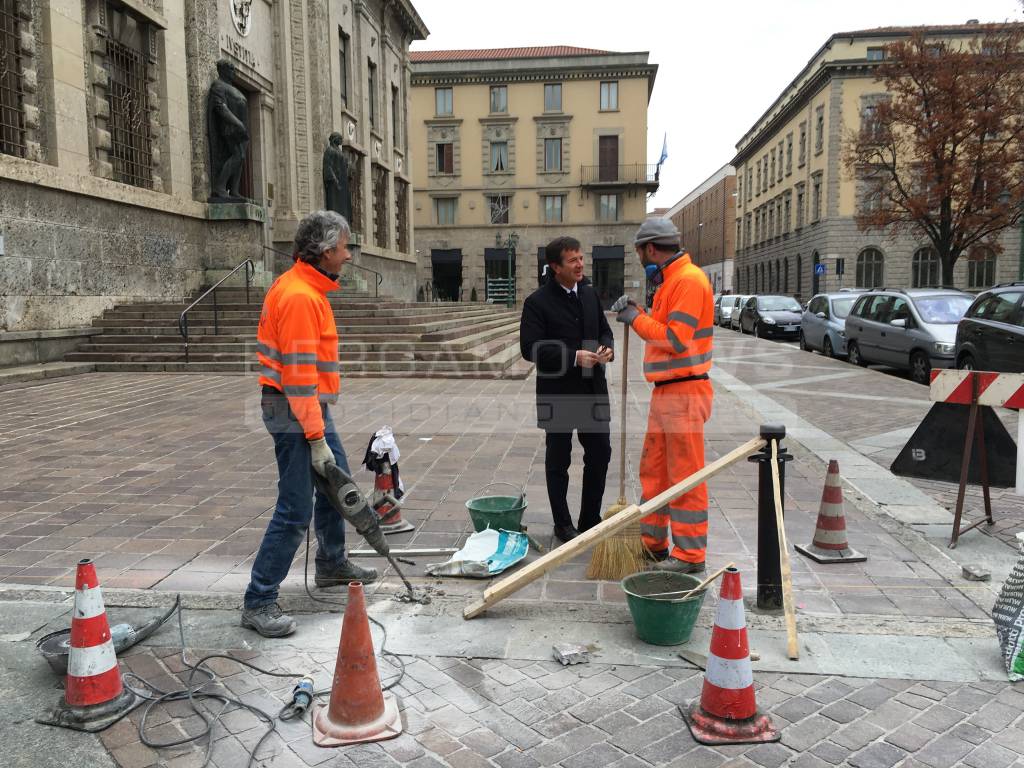 Paletti sosta selvaggia procura bergamo