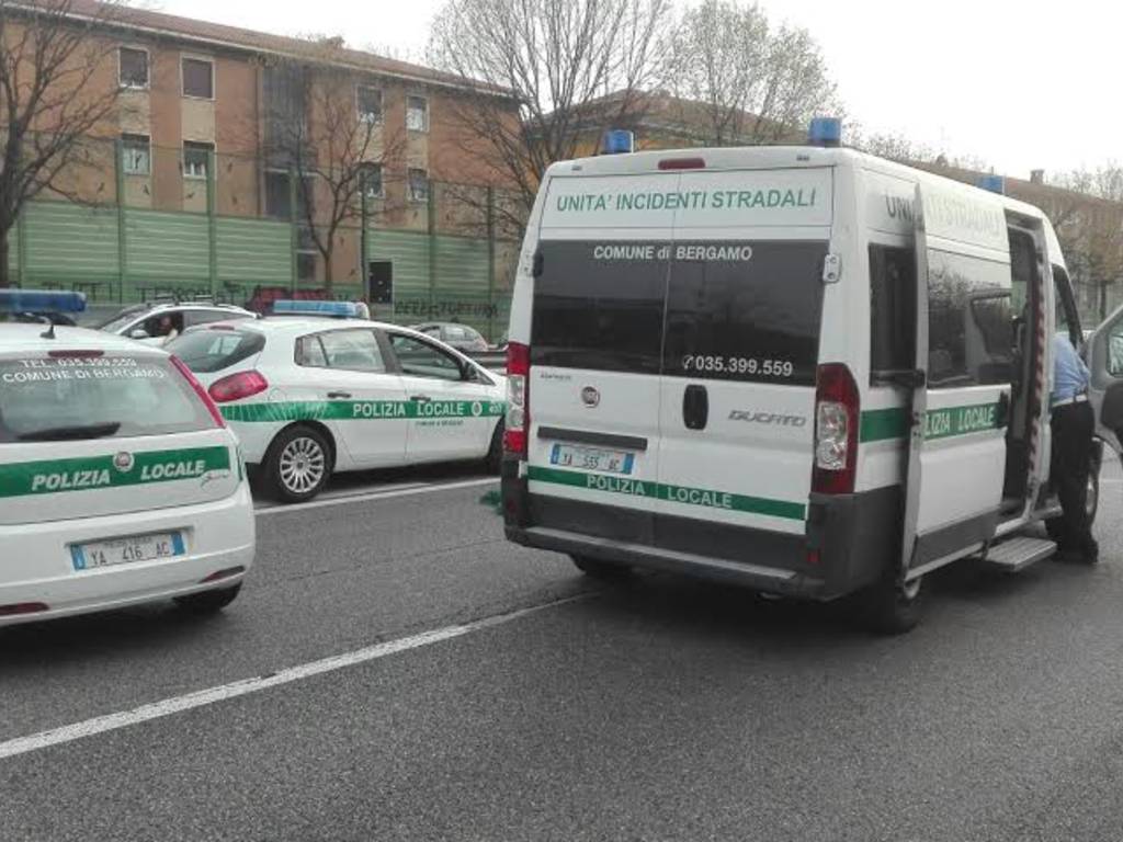 incidente bergamo lavavetri circonvallazione