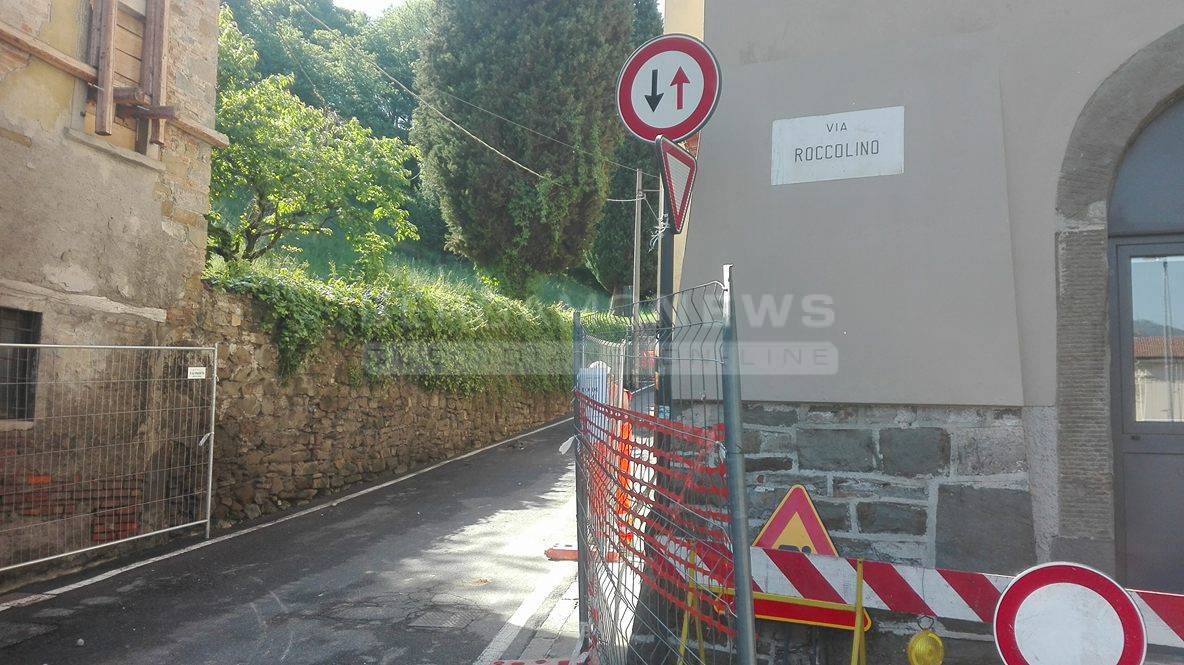 Lavori in corso in via Maironi dopo l'allagamento