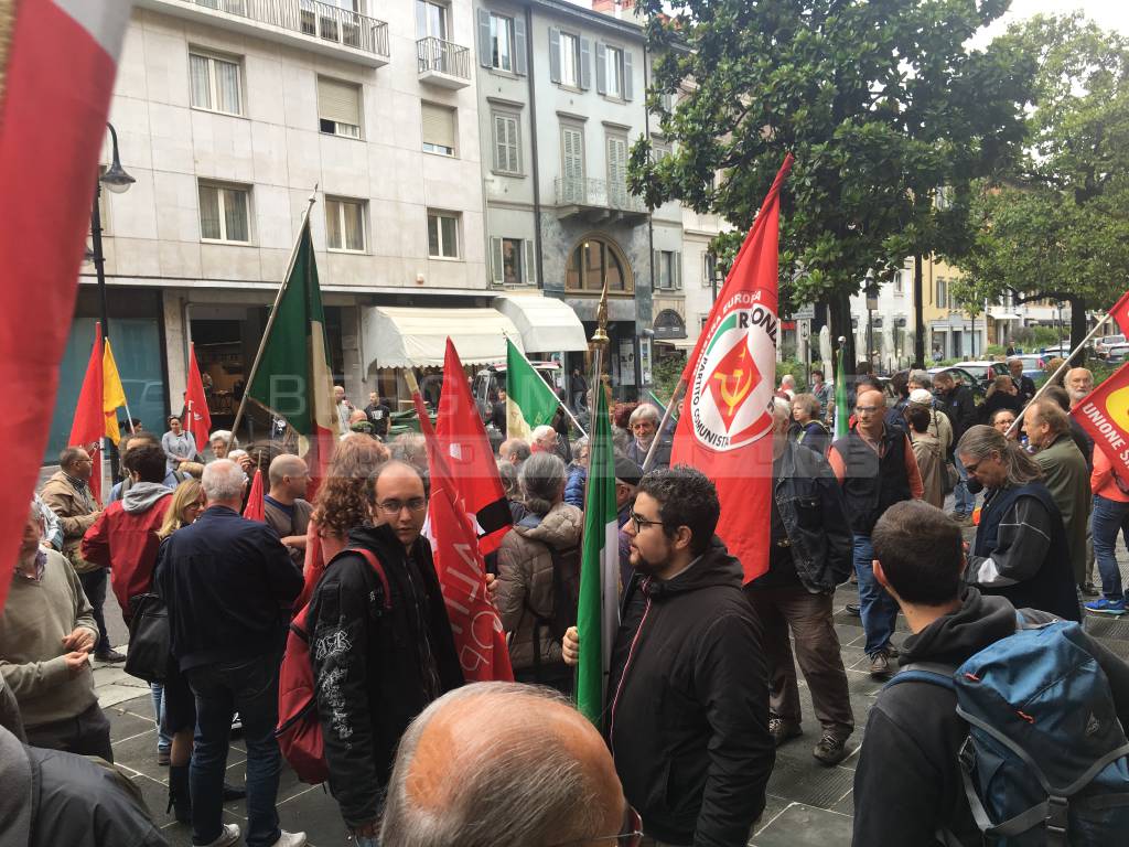 Manifestazione Rifondazione davanti alla Prefettura