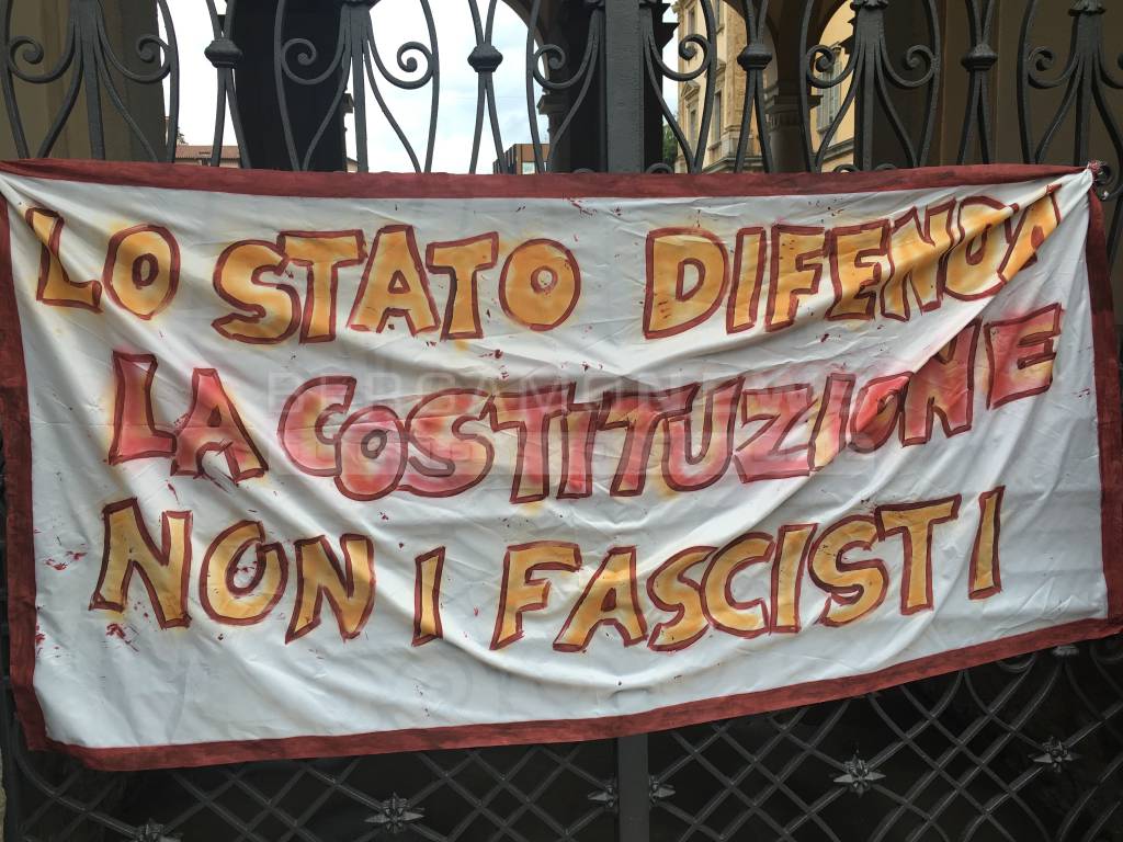 Manifestazione Rifondazione davanti alla Prefettura