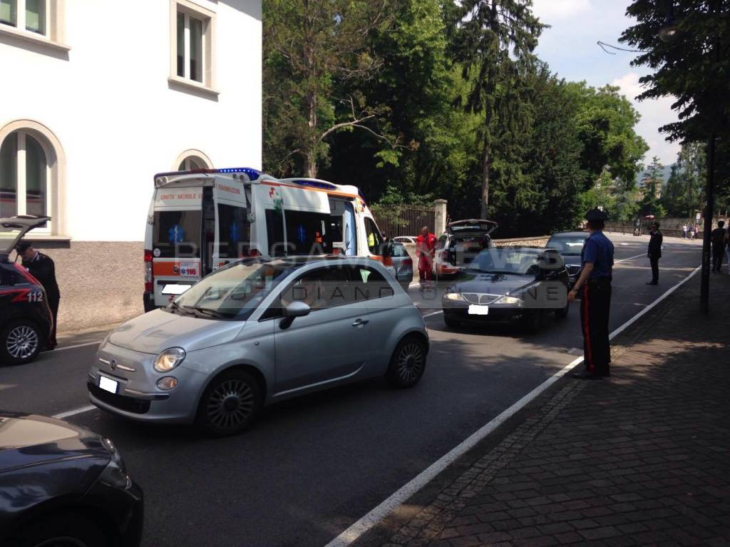 Incidente auto-moto in viale vittorio emanuele 