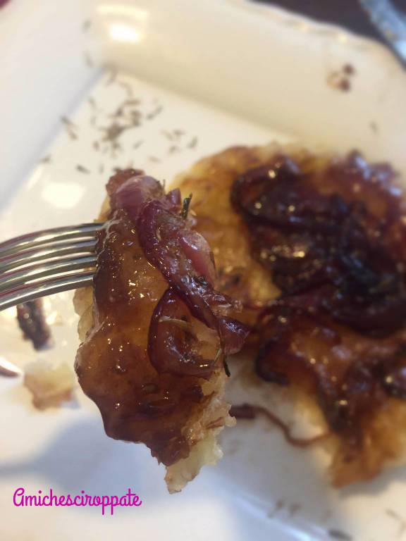 Tarte tatin con cipolla rossa 