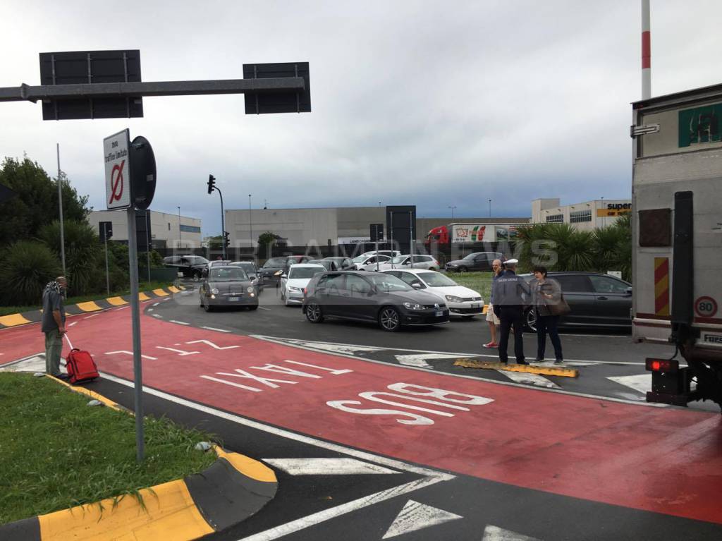 Piove dentro l'aeroporto di Orio al Serio