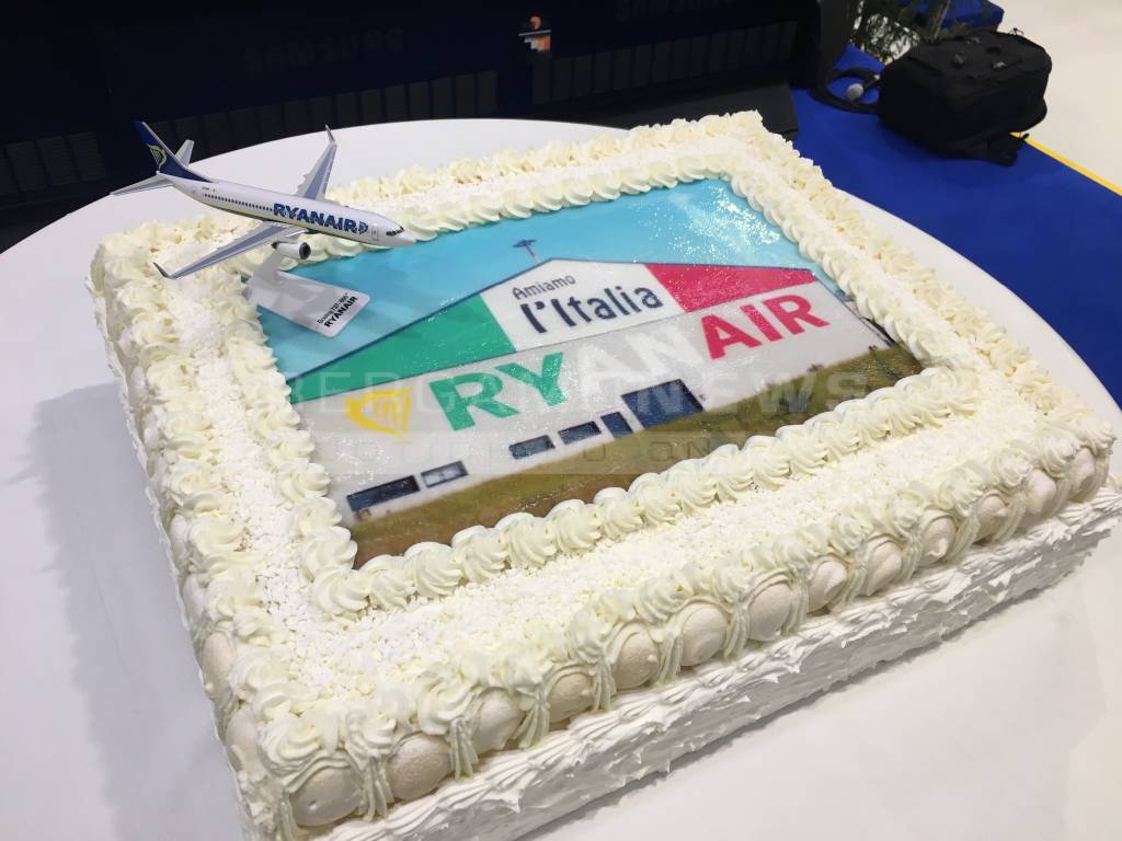 Orio, inaugurato l'hangar Ryanair 