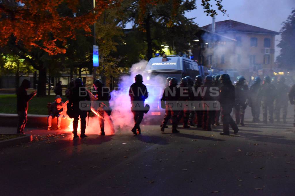 Manifestazione "No Renzi" a Bergamo