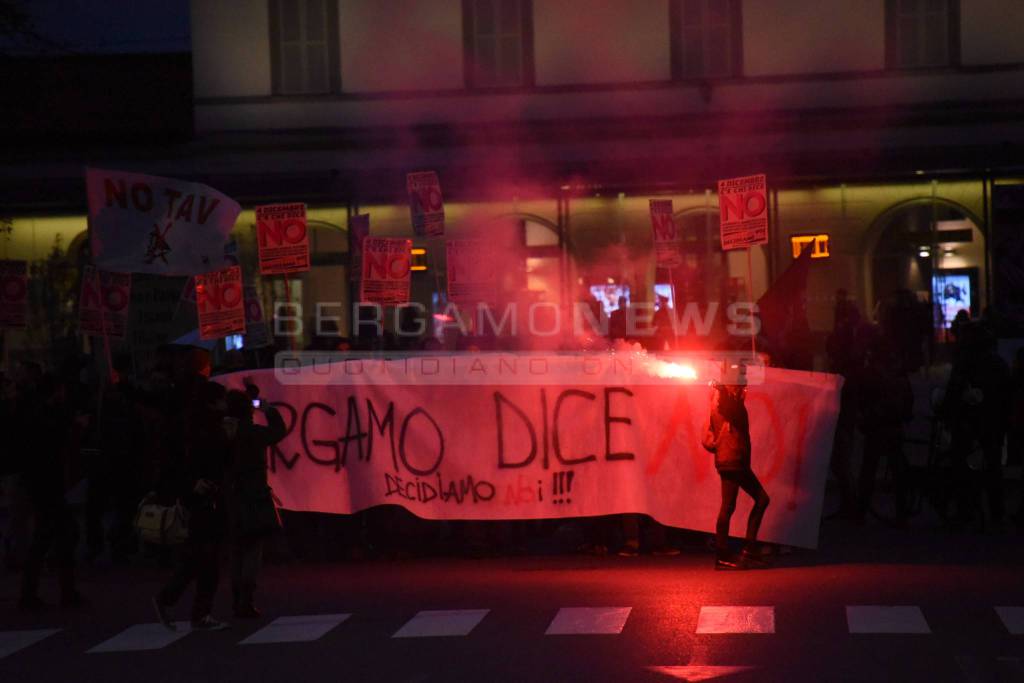 Manifestazione "No Renzi" a Bergamo