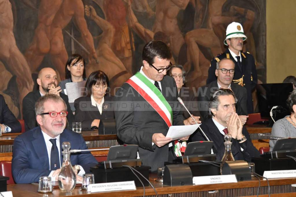 Riccardo Muti riceve la medaglia d'oro del Comune di Bergamo