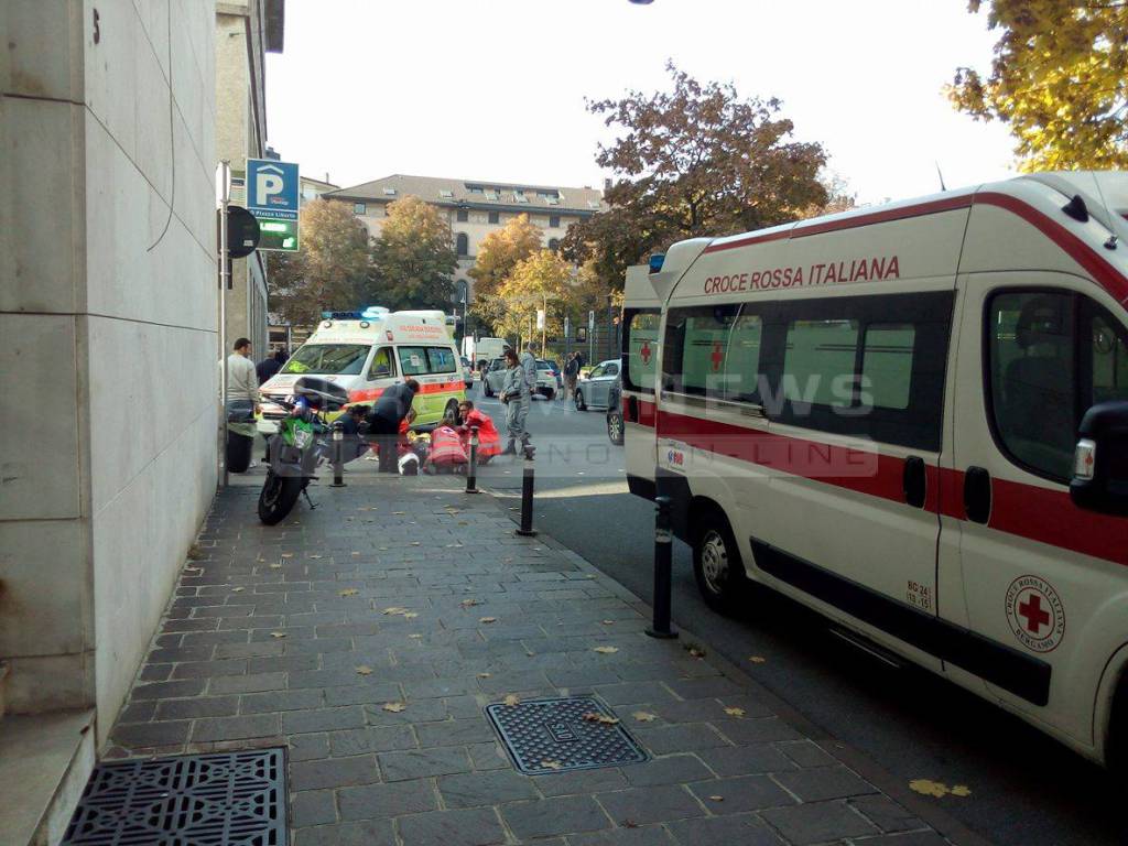 Scontro auto-moto a Bergamo: scattano i soccorsi