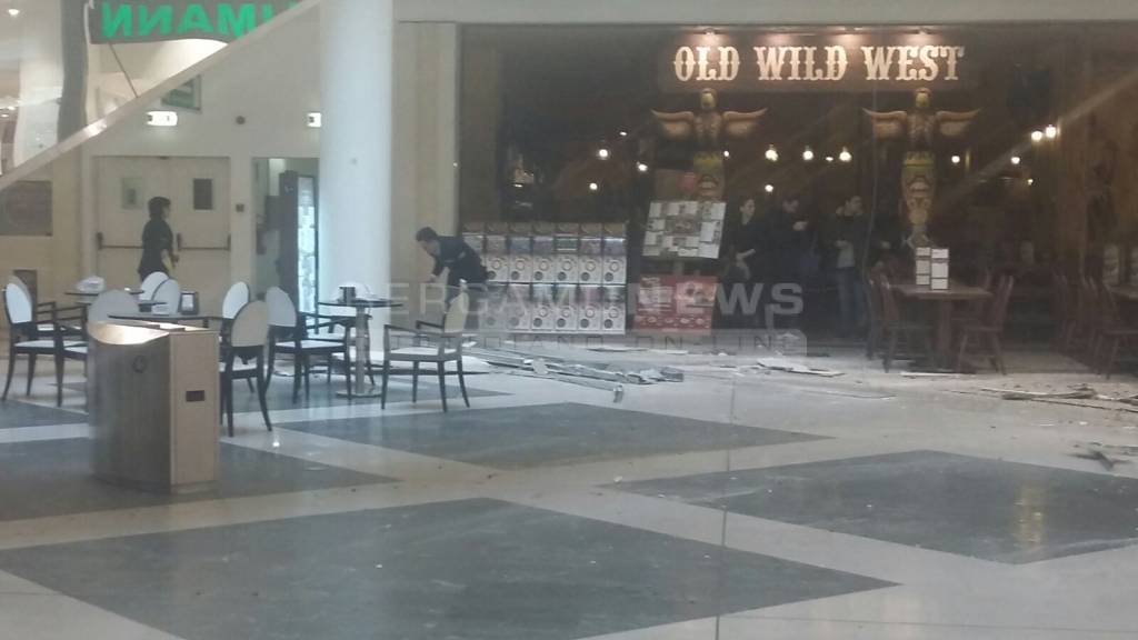 Oriocenter, crolla il soffitto 