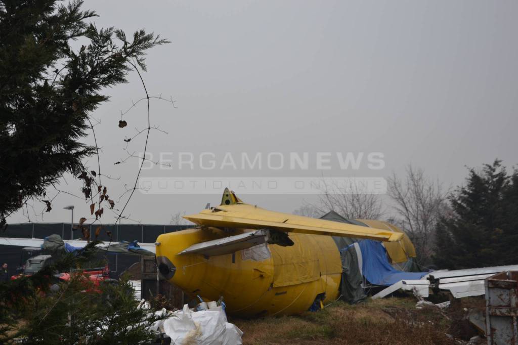 L'aereo atterrato fuori pista