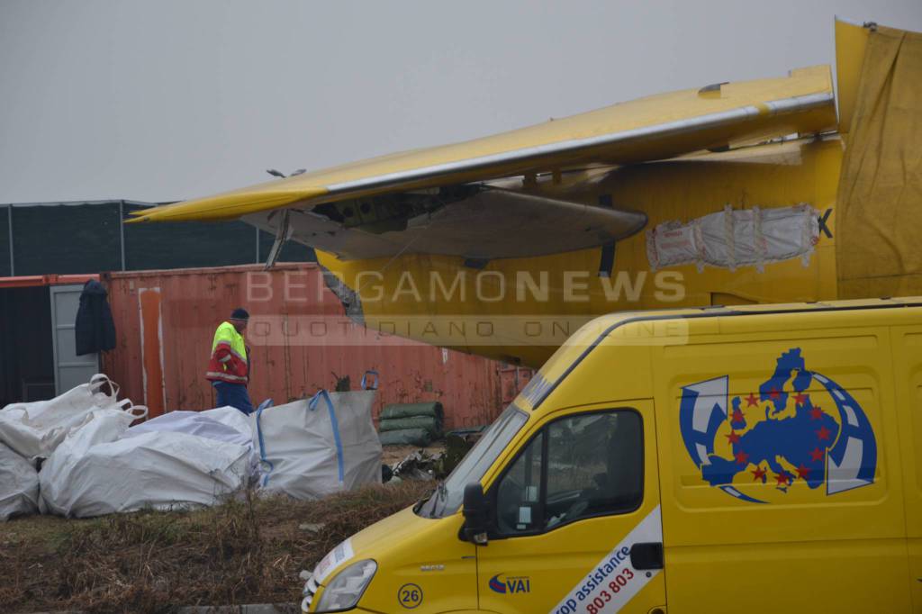 L'aereo atterrato fuori pista