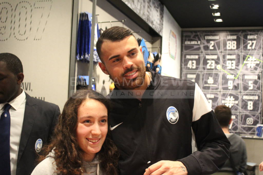 Andrea Petagna incontra i tifosi