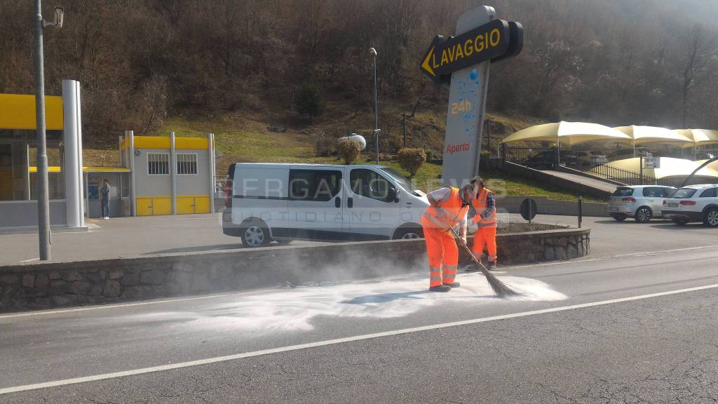 Casnigo, tamponamento tra auto