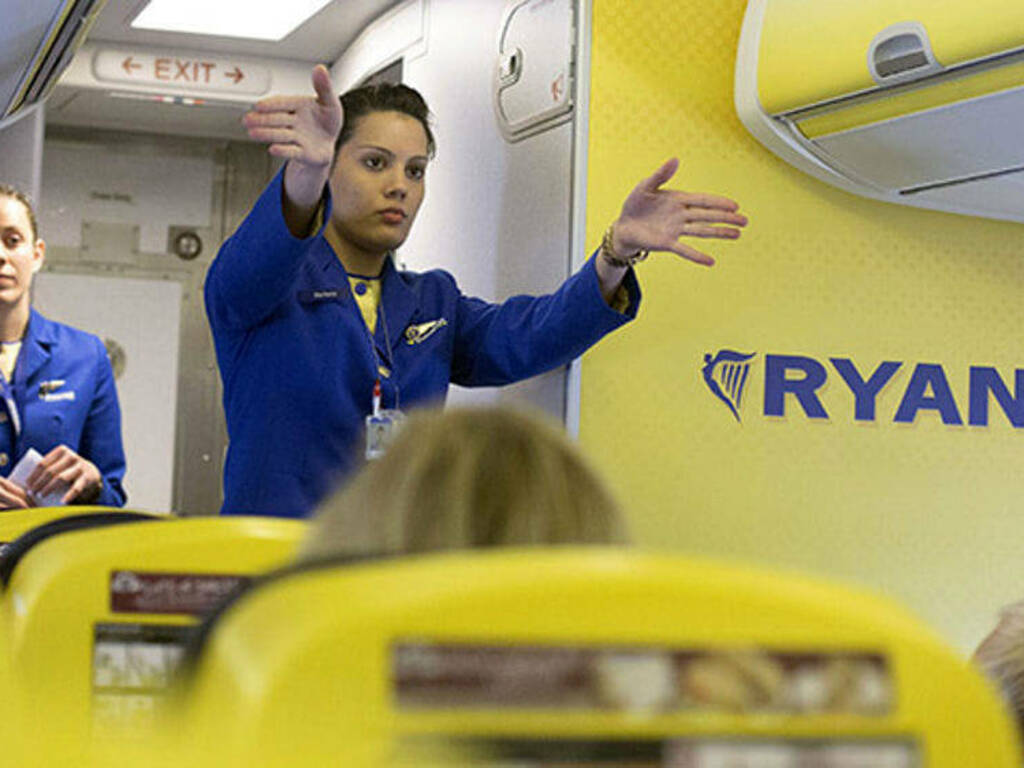 hostess ryanair